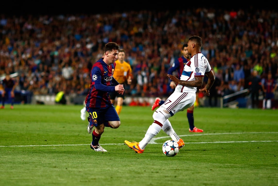 Lionel Messi y Jerome Boateng, durante el Barça - Bayern de la Champions League, en 2015