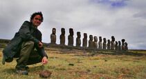 Pablo Olivares, en la Isla de Pascua durante el viaje que relata en Silencio, se viaja