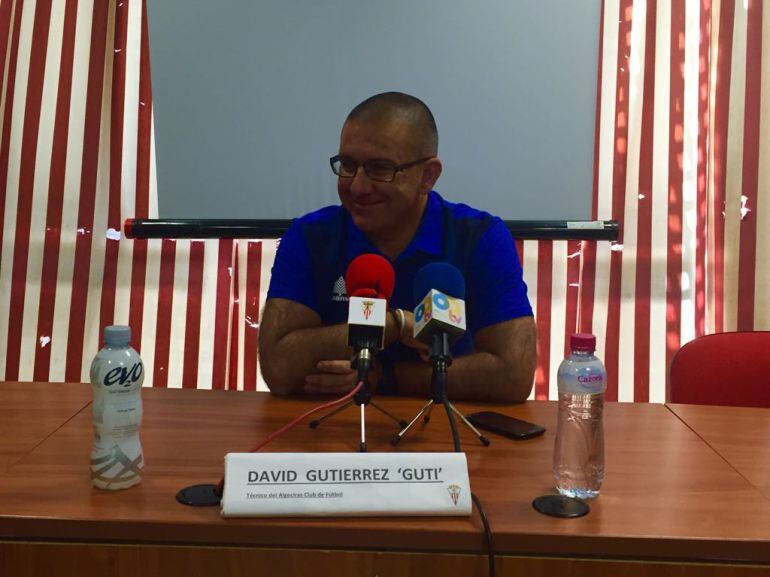 Guti durante una comparecencia.