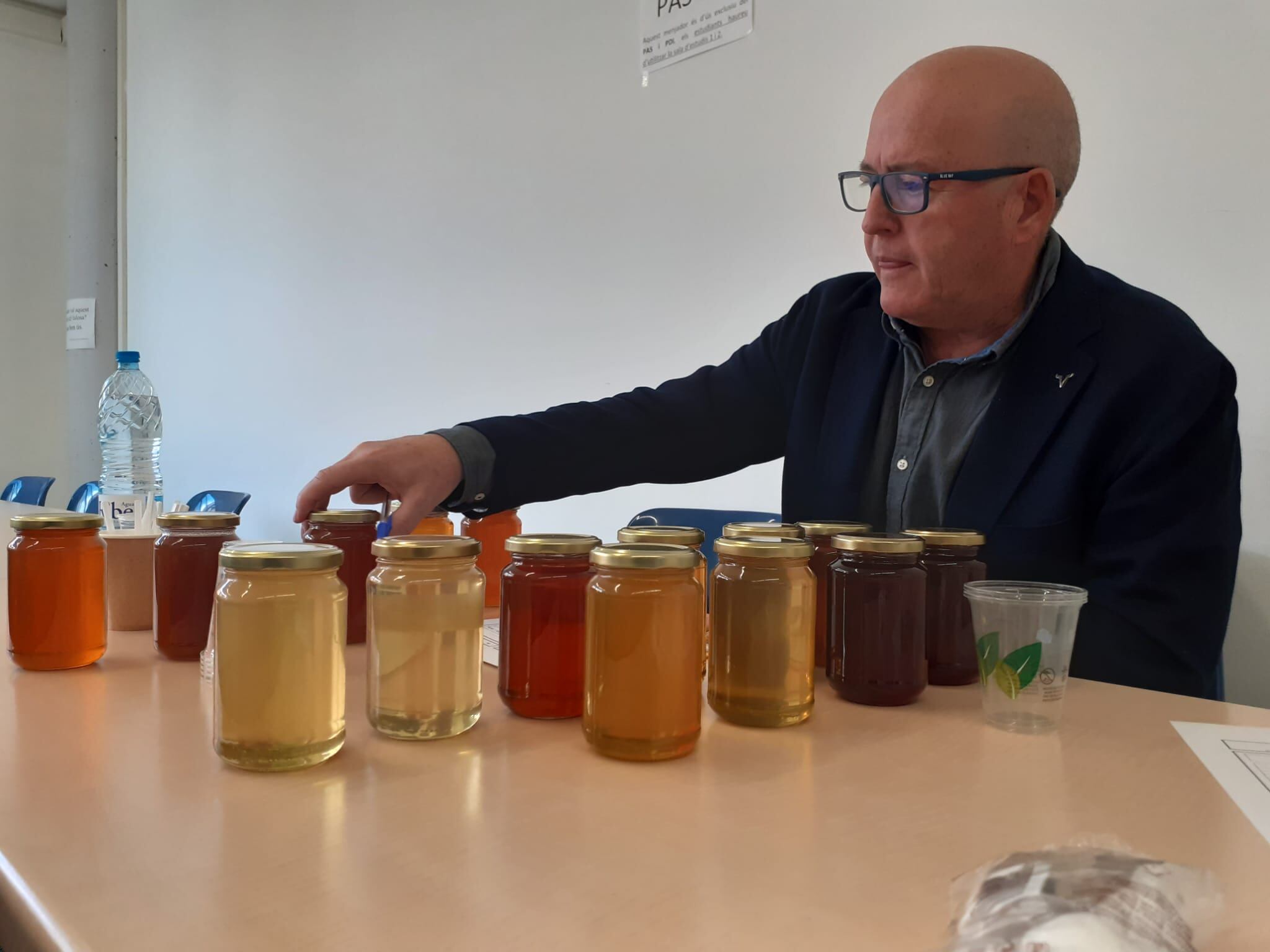 Rafael Balnc, presidente del jurado del Concurso de Miel de la Feria de Biescas