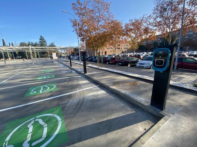 Cargadores en el nuevo aparcamiento