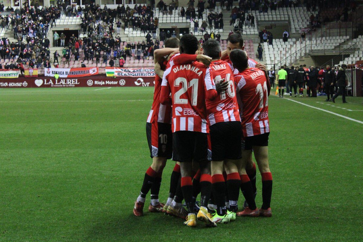 El equipo festeja un gol en Las Gaunas