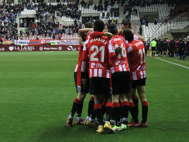 El equipo festeja un gol en Las Gaunas
