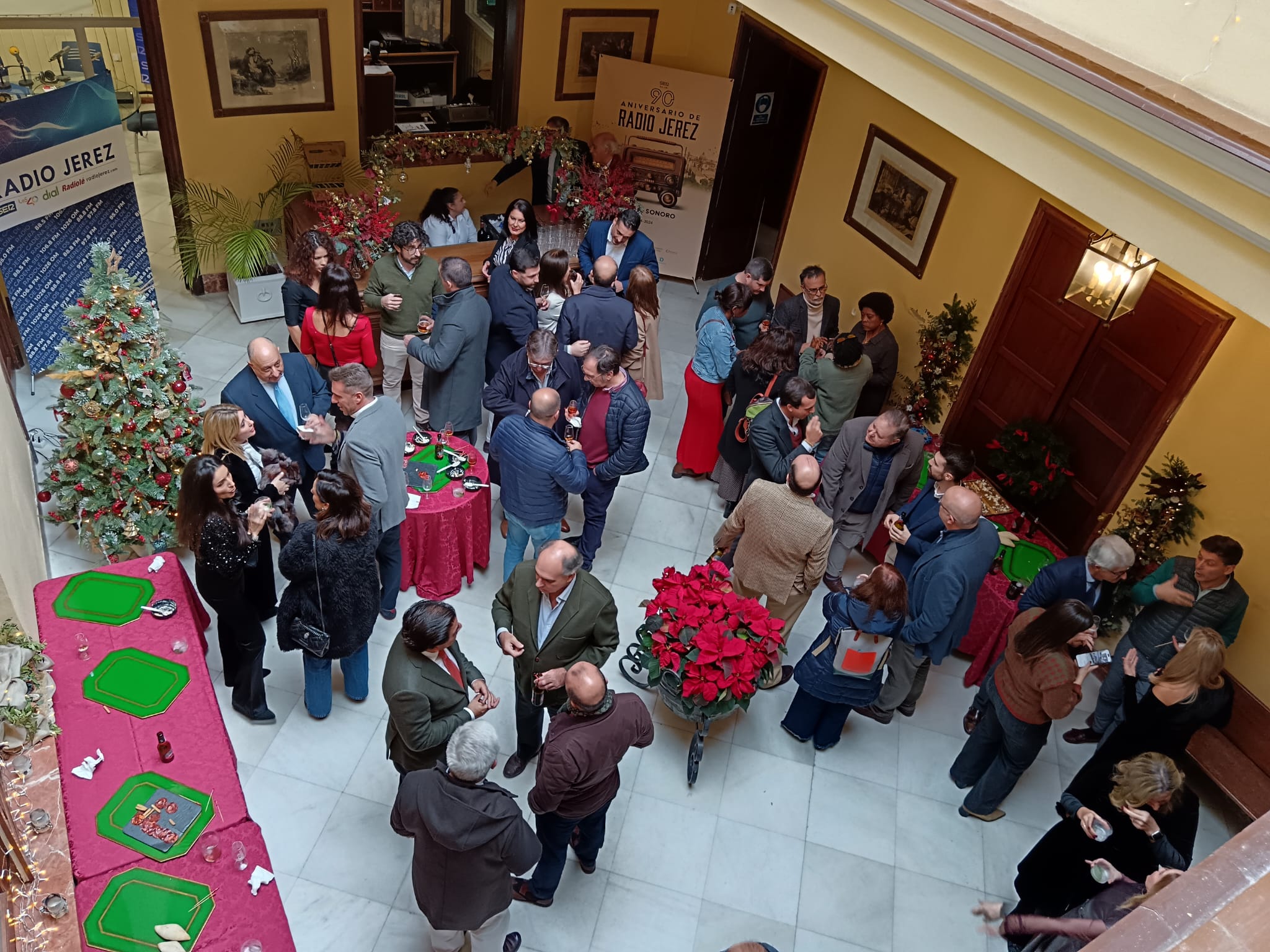 El patio central de Radio Jerez durante el Especial Navidad