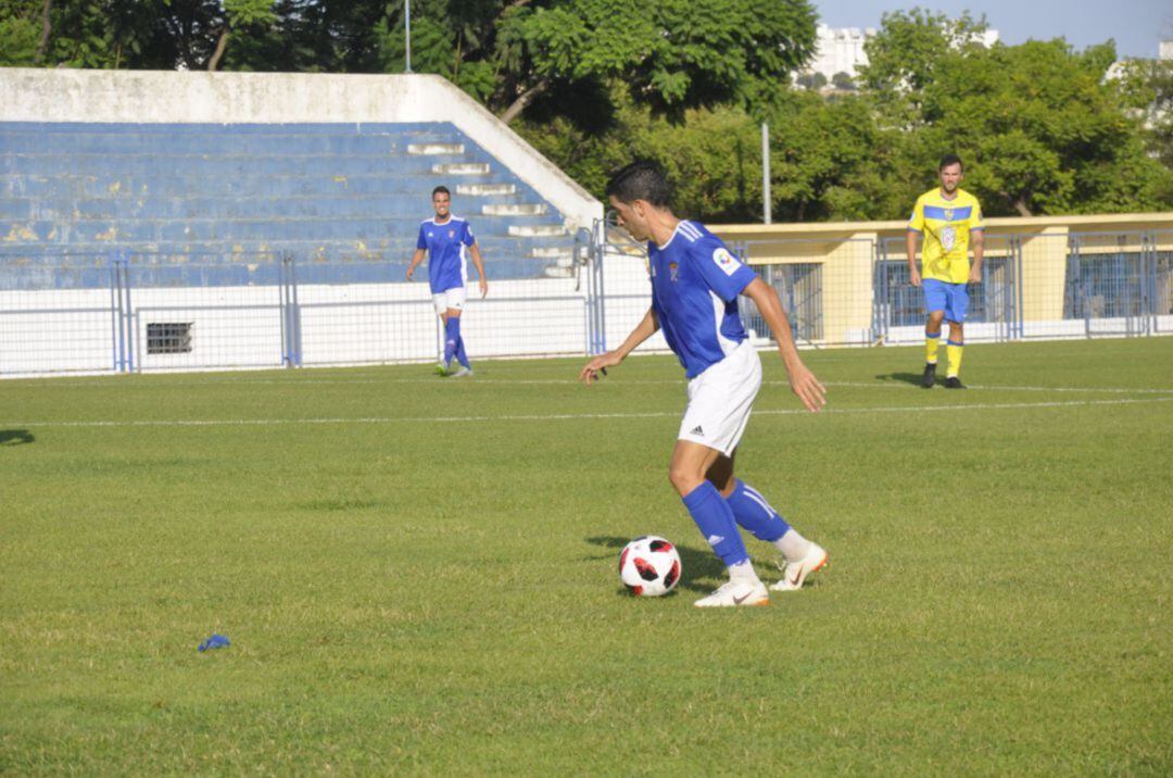 Sergio Narváez durante un encuentro con el Xerez CD en La Juventud. 