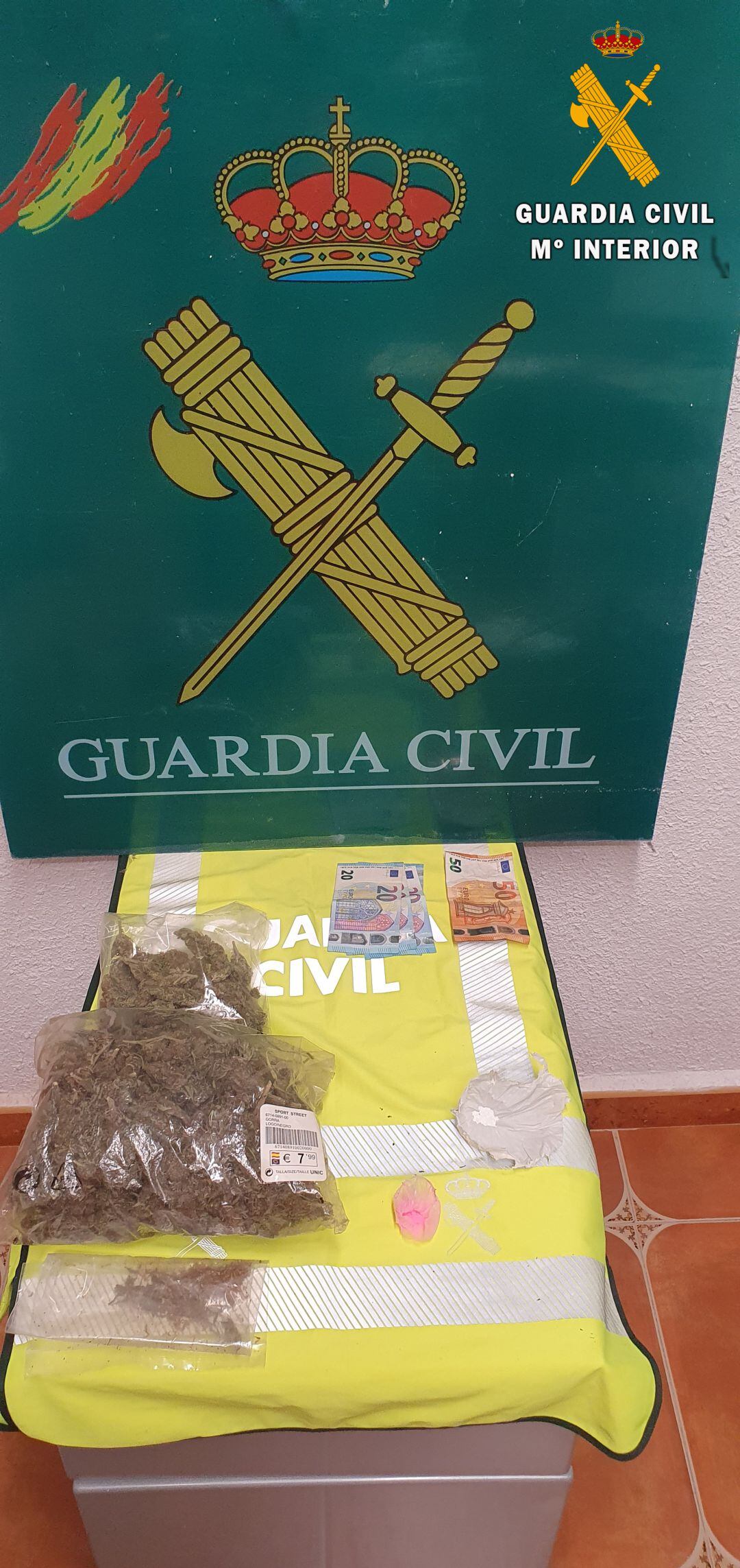 Detenidas en El Espinar dos personas con 280 gramos de marihuana en el maletero del coche