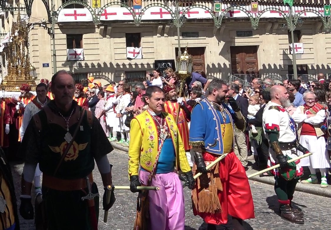 El vicepresidente primero, en primer plano junto al presidente de la ASJ en la procesión de la Reliquia el pasado 26 de abril