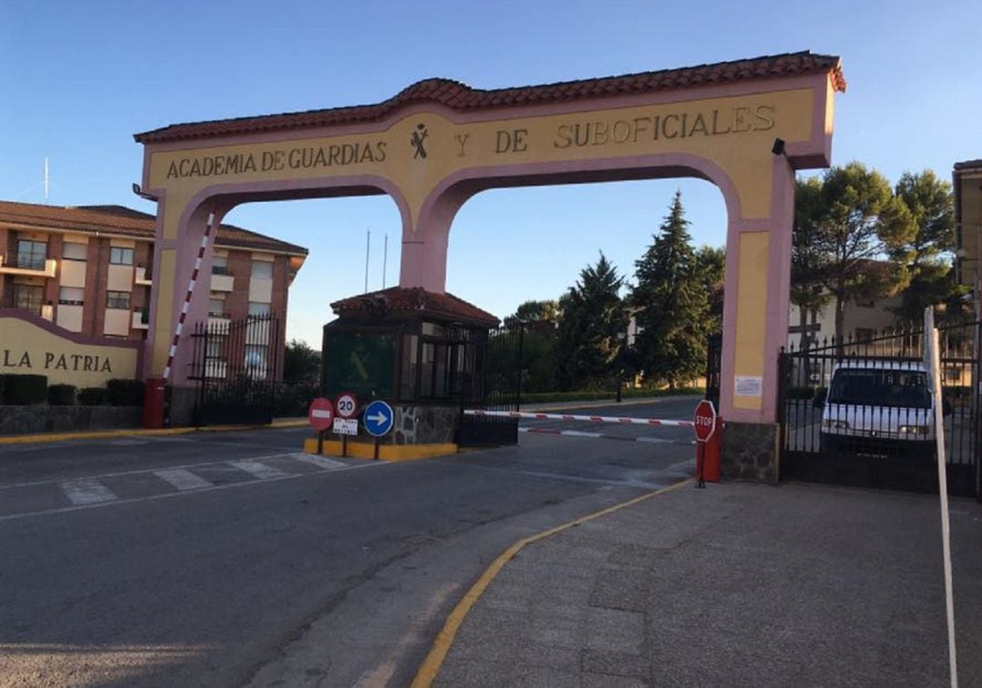 Entrada de la Academia de la Guardia Civil de Baeza.