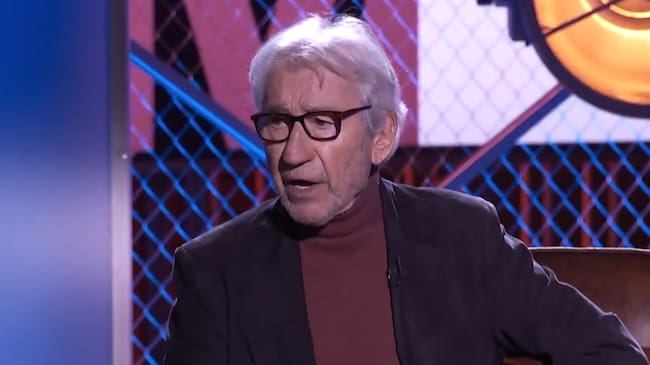 José Sacristán declamando una canción de Bad Bunny en 'Al margen de todo'