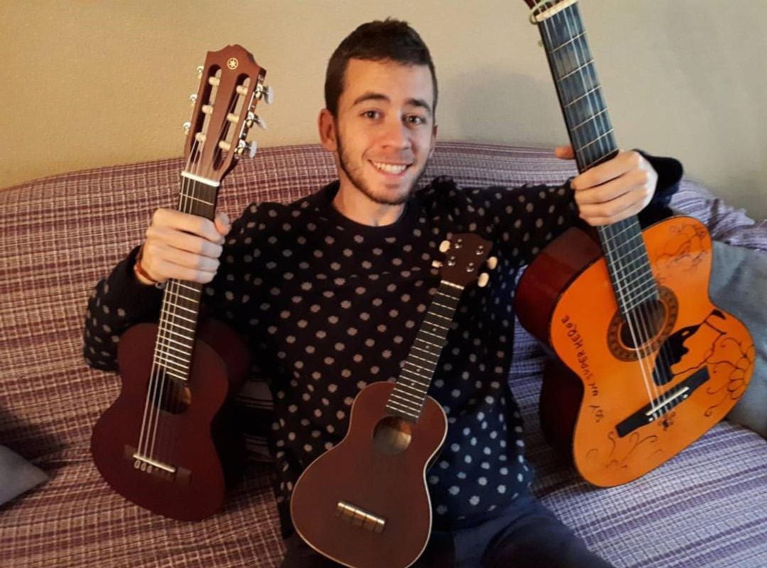 Guilleproff con sus guitarras.