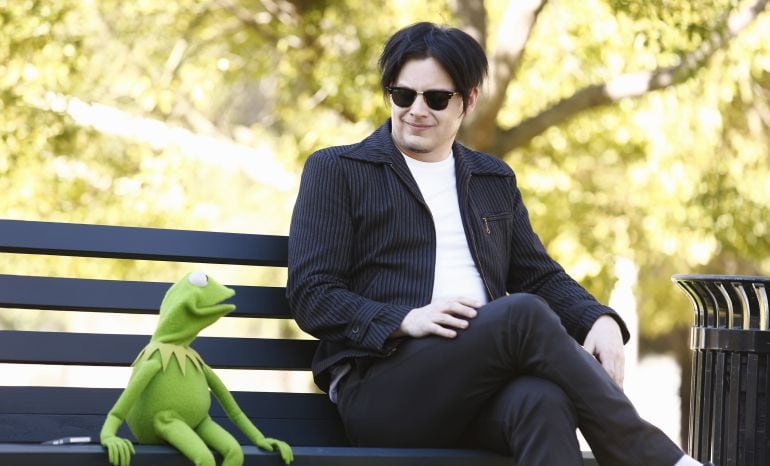 Jack White durante su participación en el programa de &#039;The Muppets&#039; 