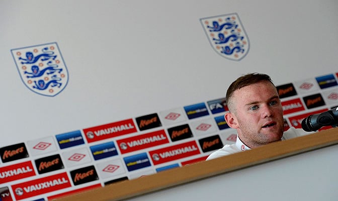 Rooney comparece ante la prensa