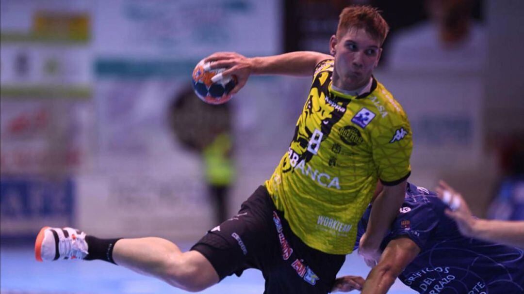 Tin Lucin dejará el ABANCA Ademar tras dos temporadas en el club 