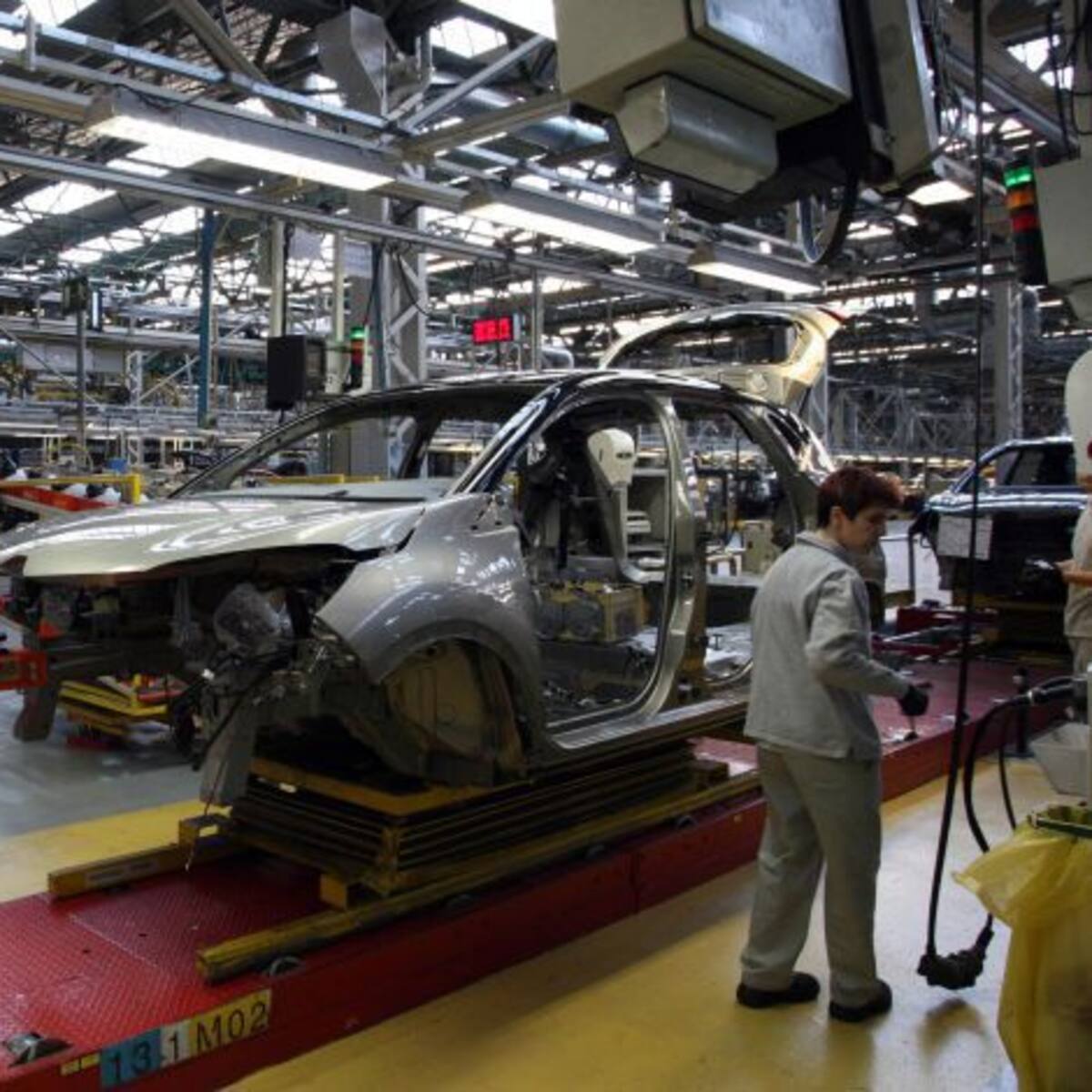 Renault Plantea un turno de fin de semana y festivos con una retribución de menos de 900 euros al mes