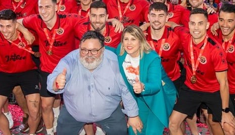 Jiménez Bosque y Noelia Arroyo durante la celebración del título de liga el pasado mes de junio