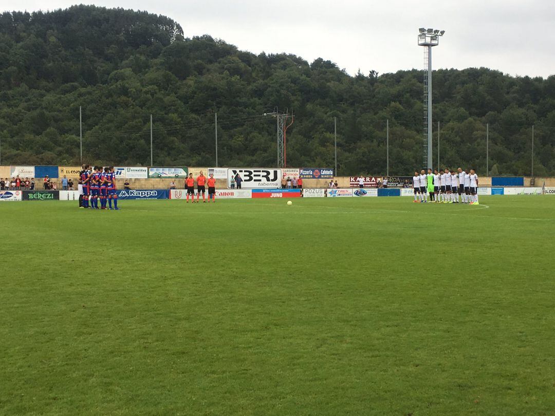 El duelo comenzó con un minuto de silencio en memoria de la hija del exseleccionador nacional Luis Enrique.