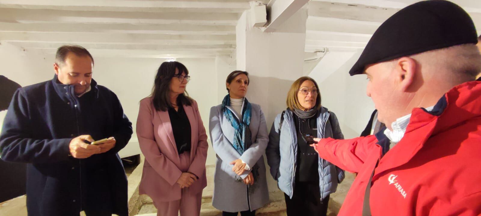 Momento de la intervención de Isabel López, en la presentación en presencia del primer teniente de alcalde, alcaldesa y delegada