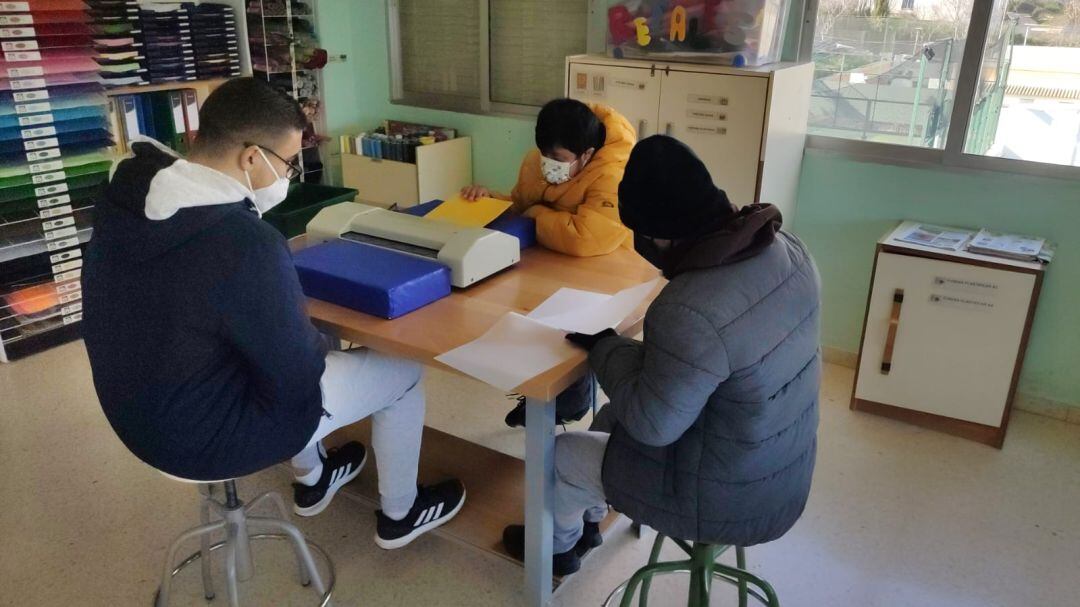 CEE Gargasindi en clase con abrigos y sin calefacción 