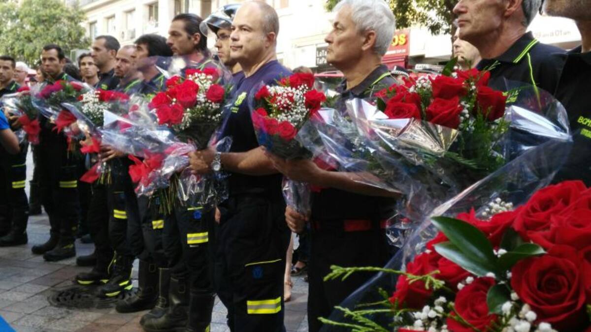 Diez rosas y un poema anónimo