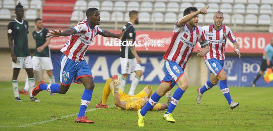 Iván celebra un gol.