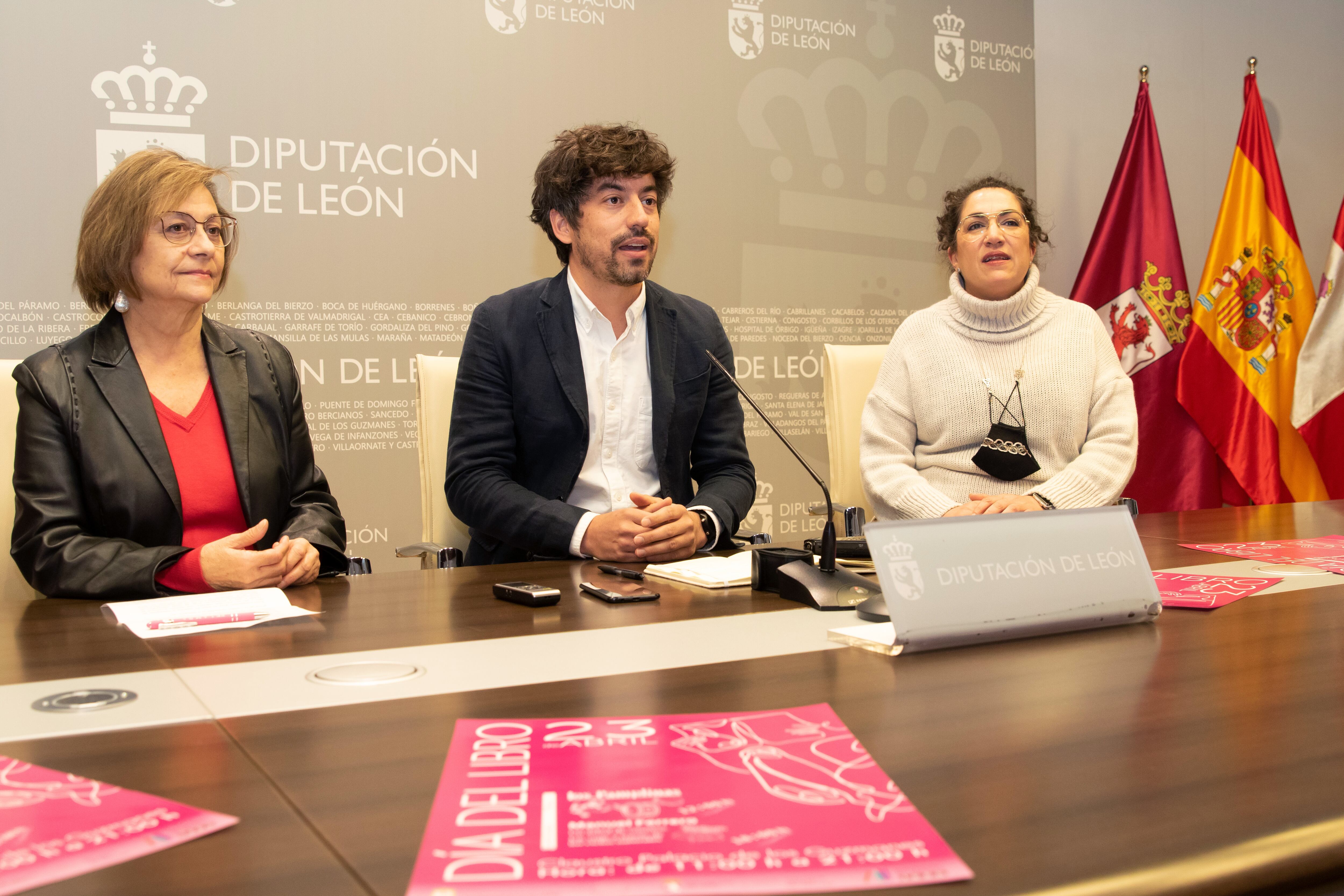 Evelia Fernández, Pablo López Presa y Sandra Llamas presentan los actos conmemorativos del Día del Libro