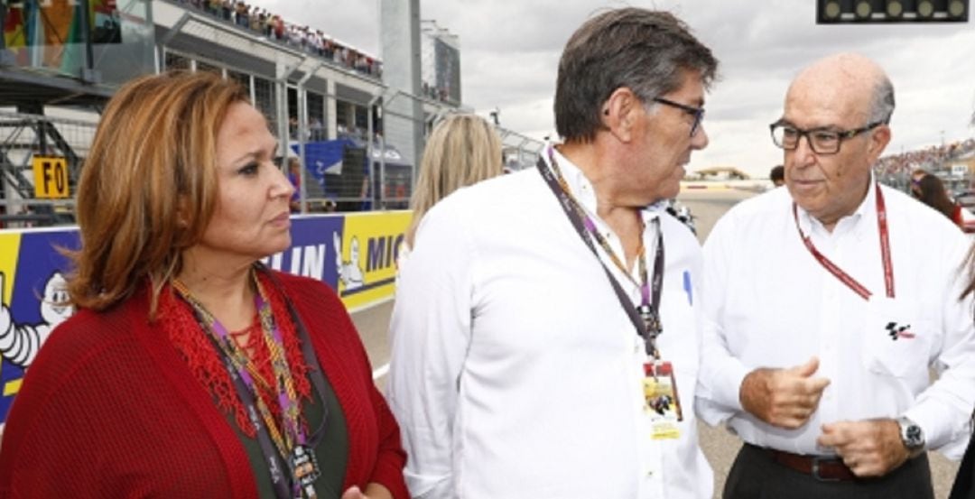 Mayte Pérez y Arturo Aliaga (DGA) junto a Carmelo Ezpeleta (Dorna) en Motorland