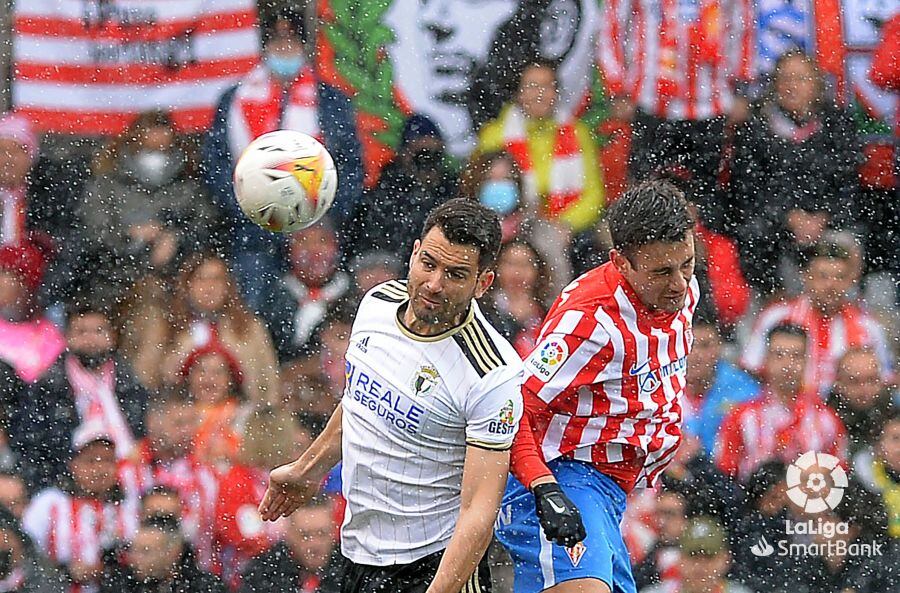 Andy disputa un balón