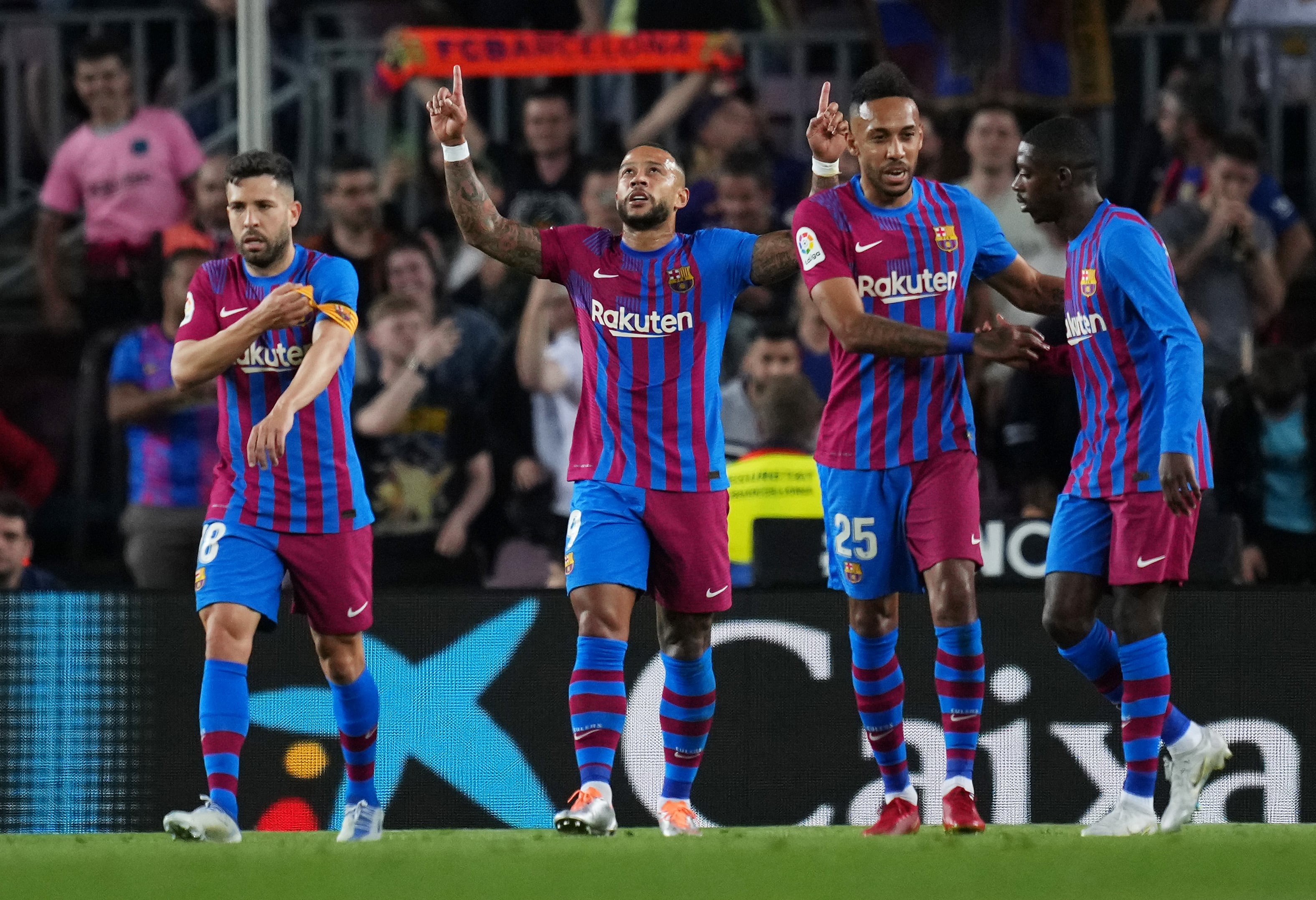 Los futbolistas del FC Barcelona celebrando el primer tanto frente al Celta de Vigo en el Camp Nou