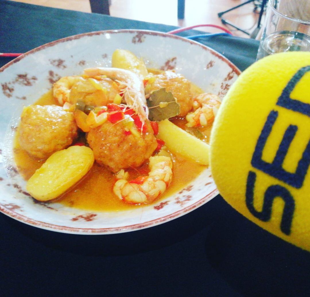 Albóndigas de choco, plato típico de la gastronomía onubense.Cocinado en driecto durante la emisión del programa Hoy por Hoy Huelva de la SER