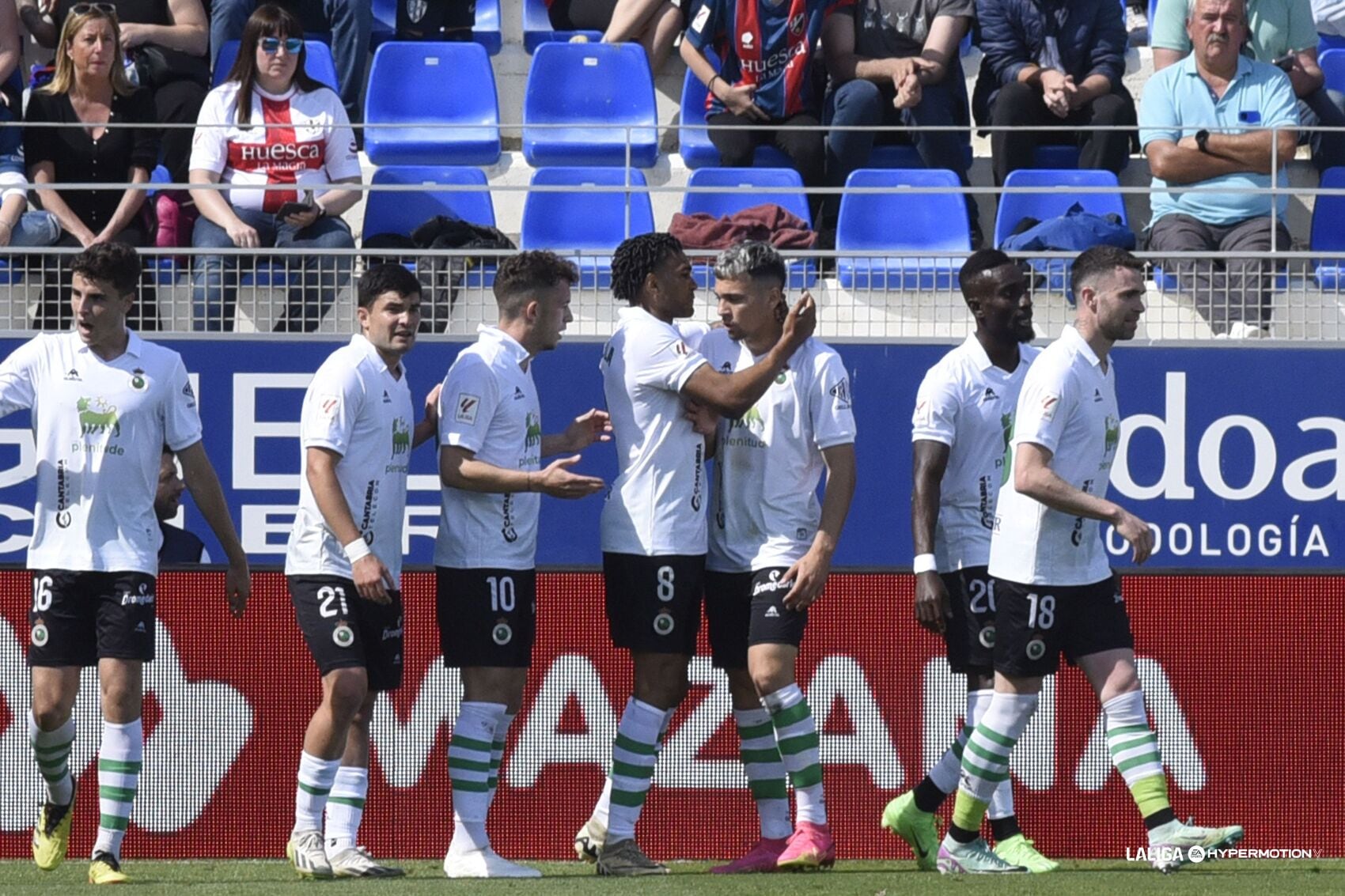 Celebración de uno de los goles en El Alcoraz.