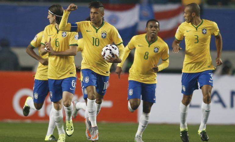 Neymar celebra su gol ante Perú