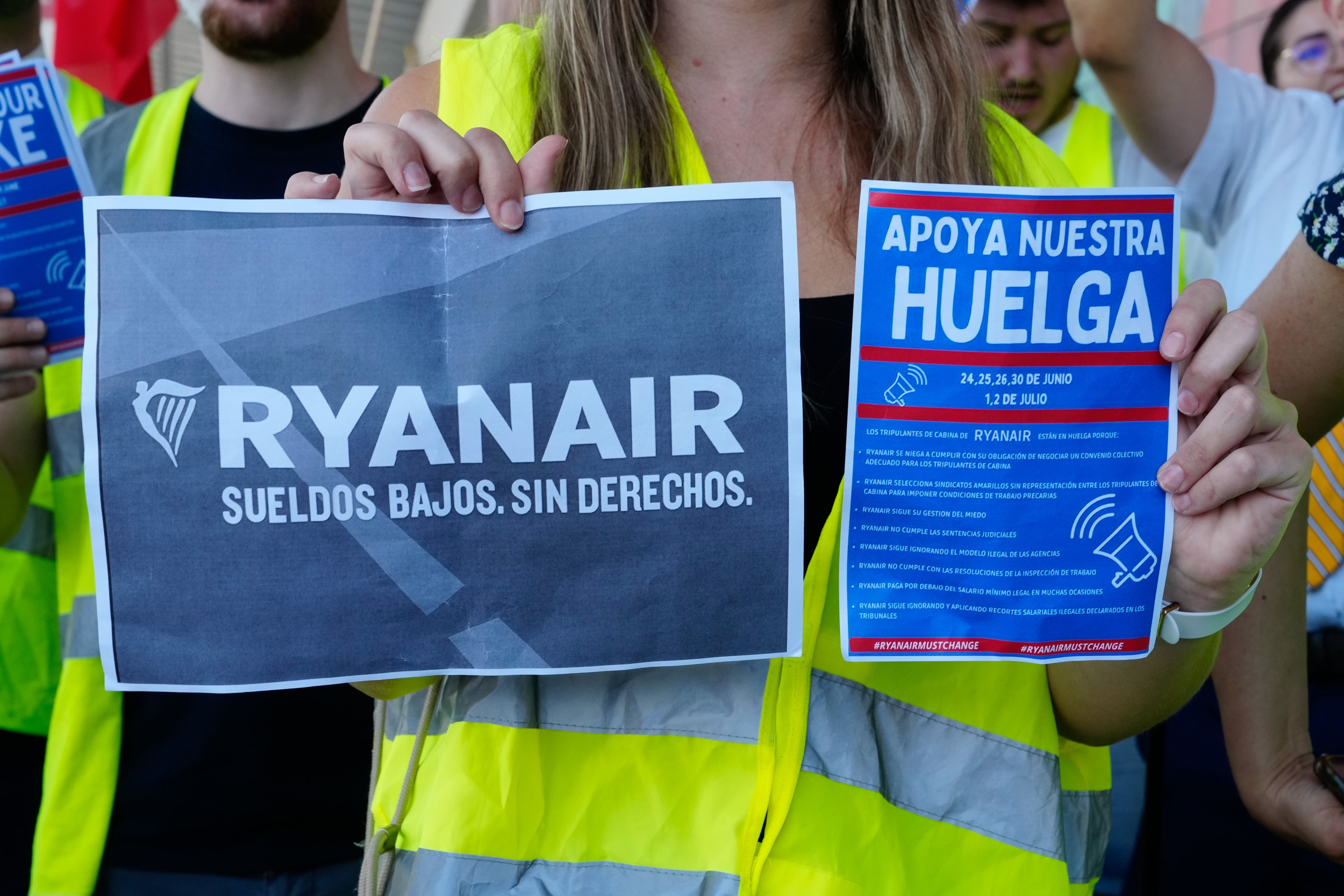 Los tripulantes de Ryanair han convocado la huelga hasta el próximo 7 de enero. EFE/Enric Fontcuberta