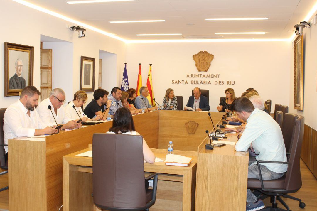 Imagen del pleno celebrado en el Ayuntamiento de Santa Eulària