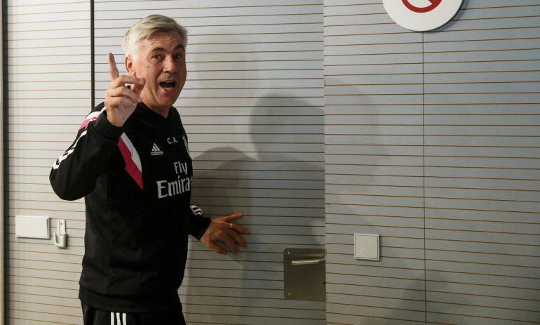 Ancelotti se marcha de la sala de prensa 