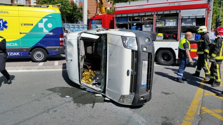 Accidente de una furgoneta contra el tranvía Duque de Wellintong