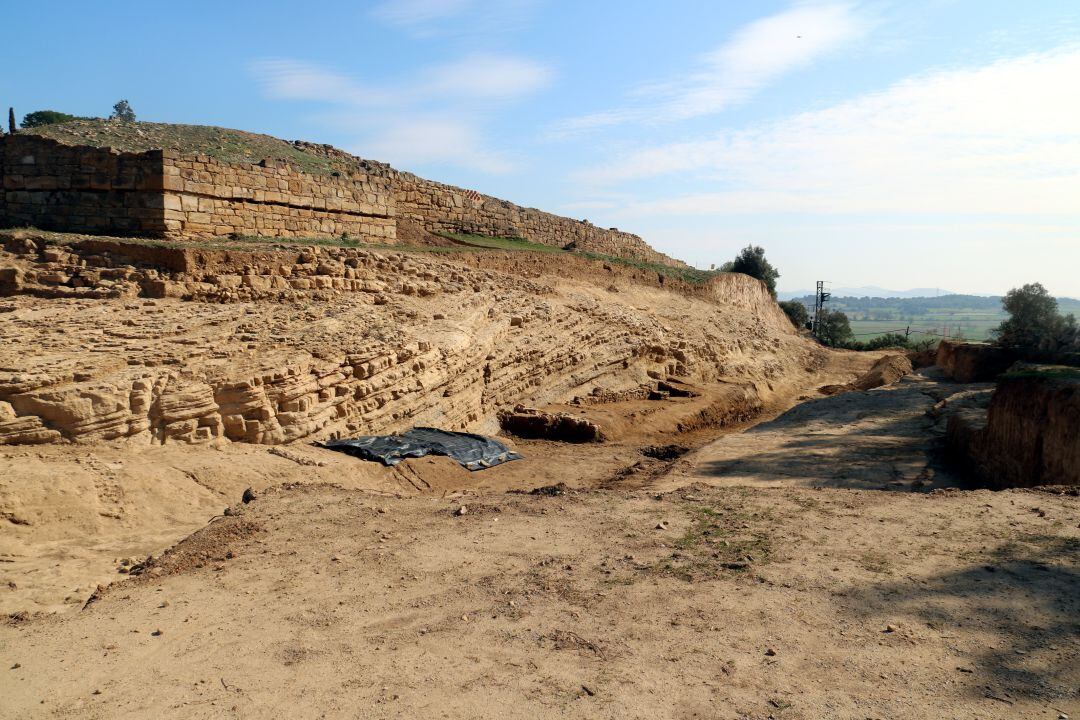 Excavacions al fossat de la ciutat ibèrica d'Ullastret