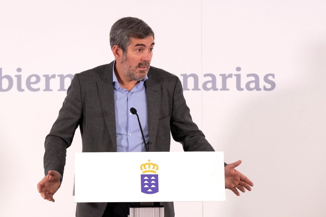 El candidato de CC a la Presidencia de Canarias, Fernando Clavijo, reclamará al Estado que &quot;aplique el REF para paliar los sobrecostes que conllevan en el sistema sanitario la insularidad y la lejanía que caracterizan a la única Región Ultraperiférica que tiene España&quot;.