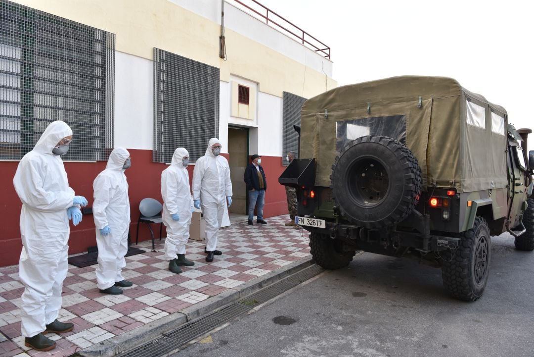 Efectivos de la Unidad Militar de Emergencia acudieron a Ceuta en baril de 2020 para colaborar con las autoridades sanitarias.