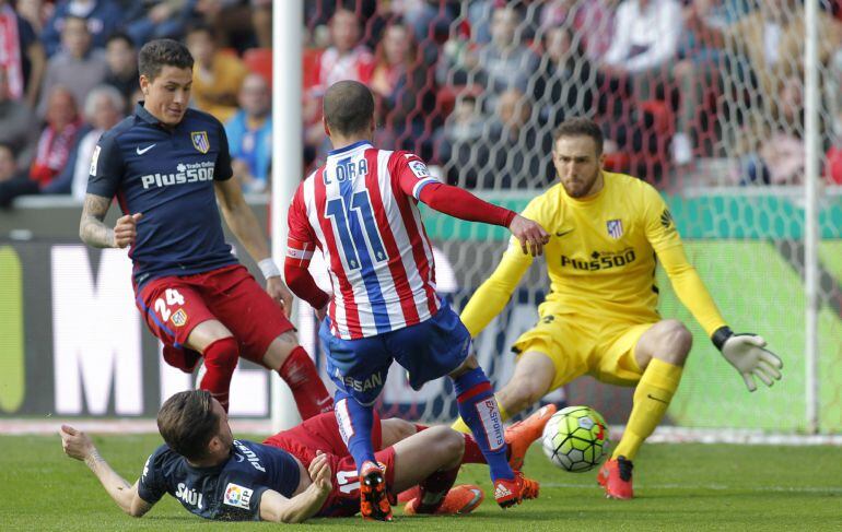 José María Giménez, minutos antes de lesionarse en el Molinón