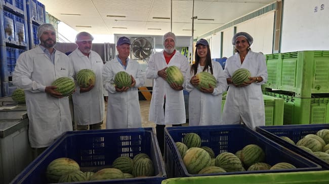 La consejera de Agricultura, Sara Rubira, visita las instalaciones de Alimer en Lorca junto a concejales del Ayuntamiento y profesionales del sector
