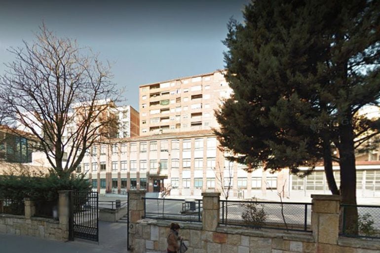 Entrada del CEIP Arias Gonzalo