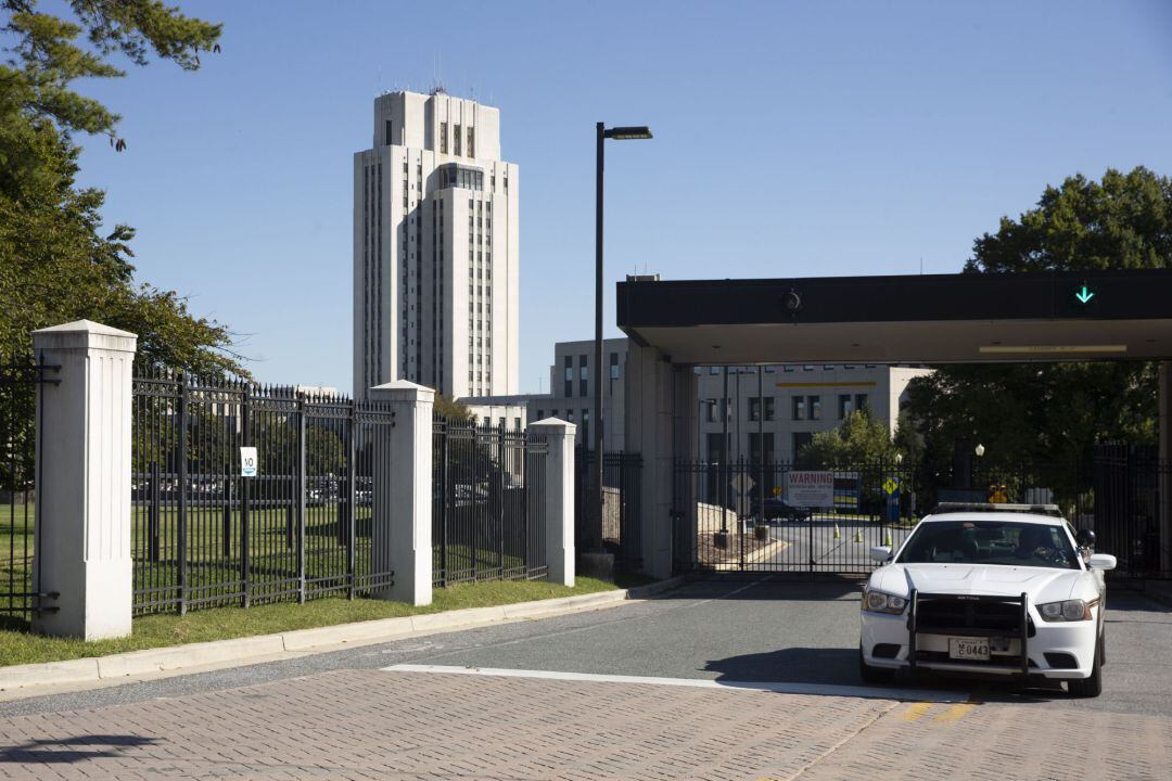 Vista del hospital militar donde ha sido trasladado Donald Trump.