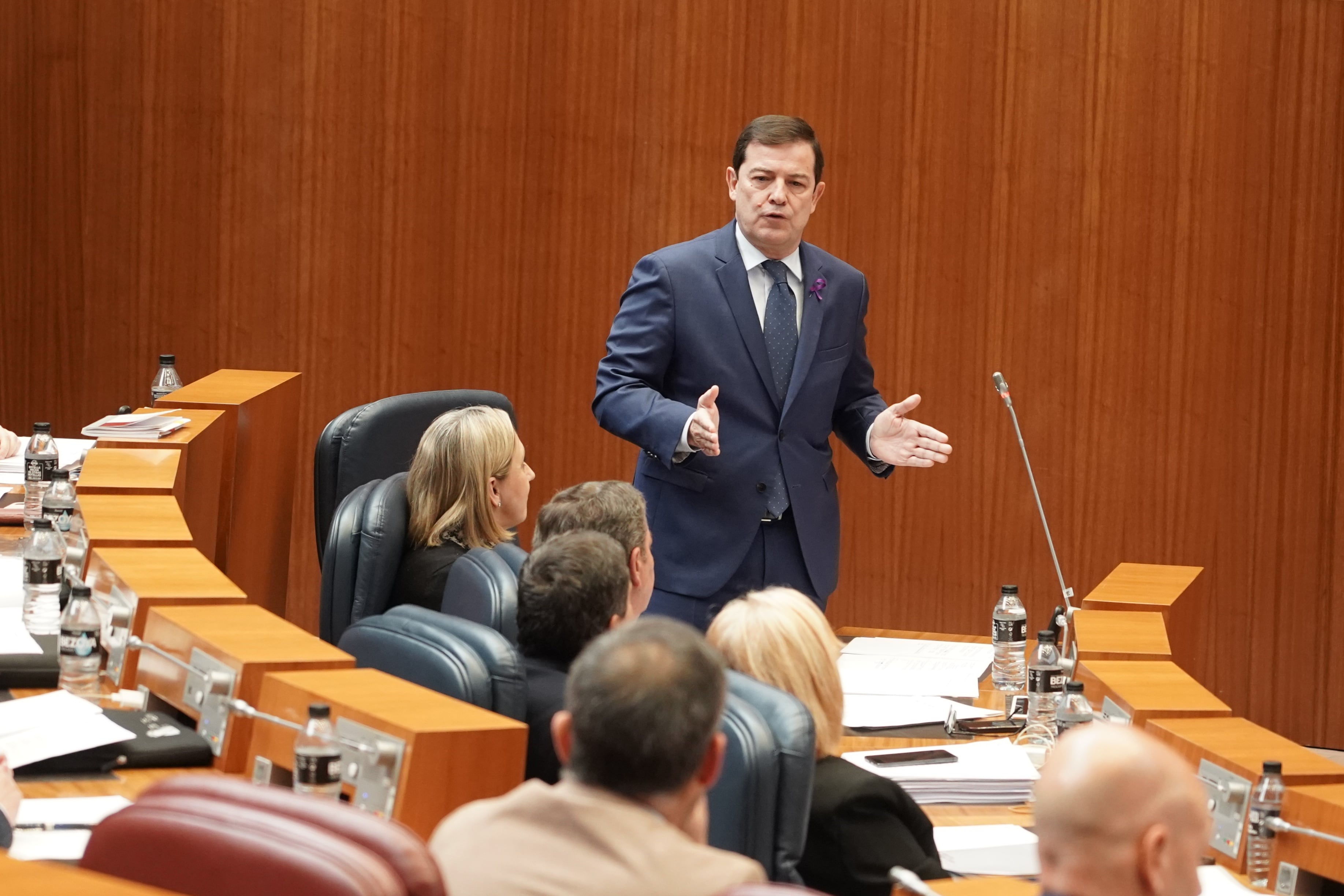 El presidente de la Junta, Alfonso Fernández Mañueco, durante el pleno de las Cortes