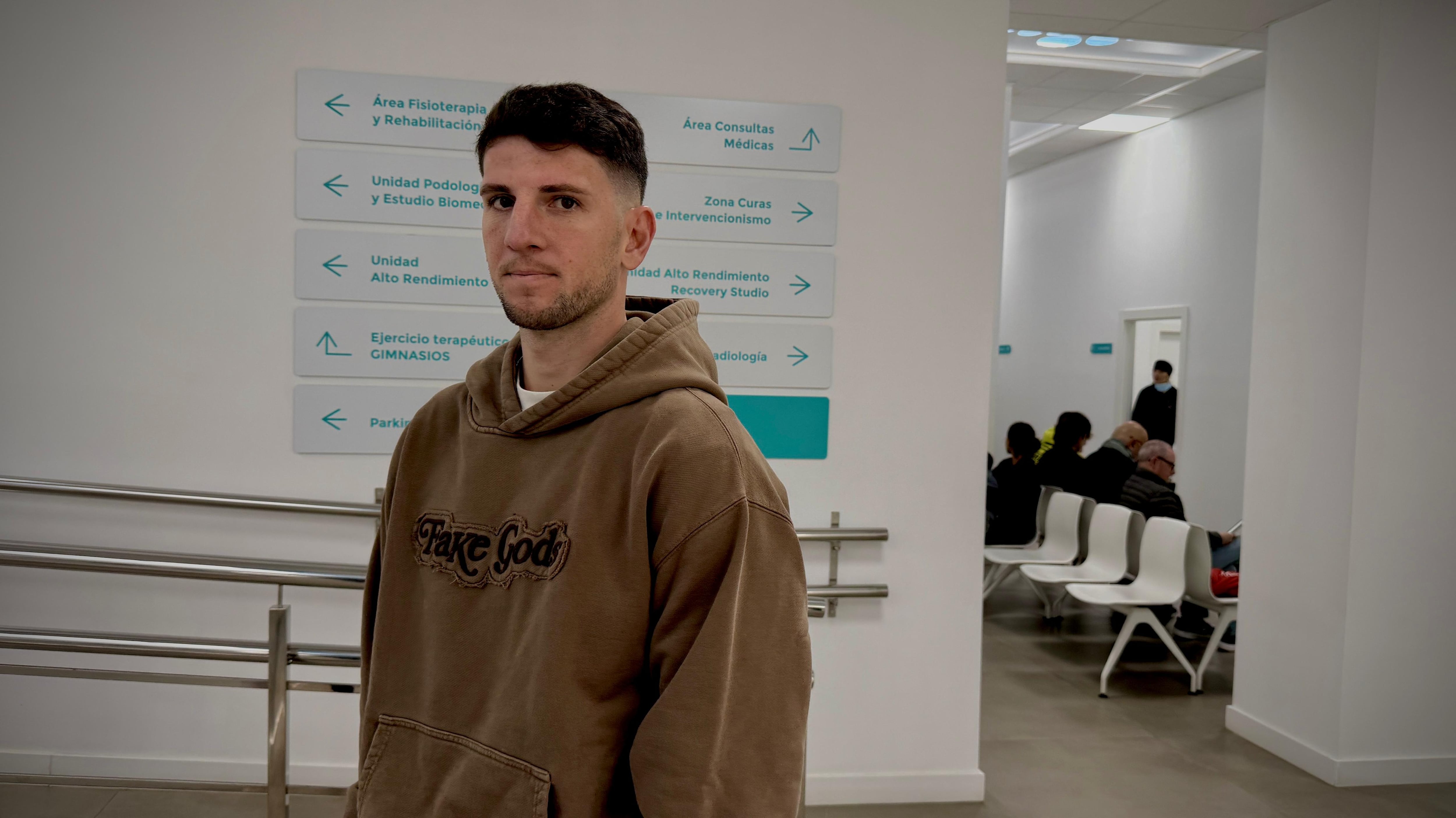 Alberto Toril, nuevo jugador del Hércules, en Klinik PM