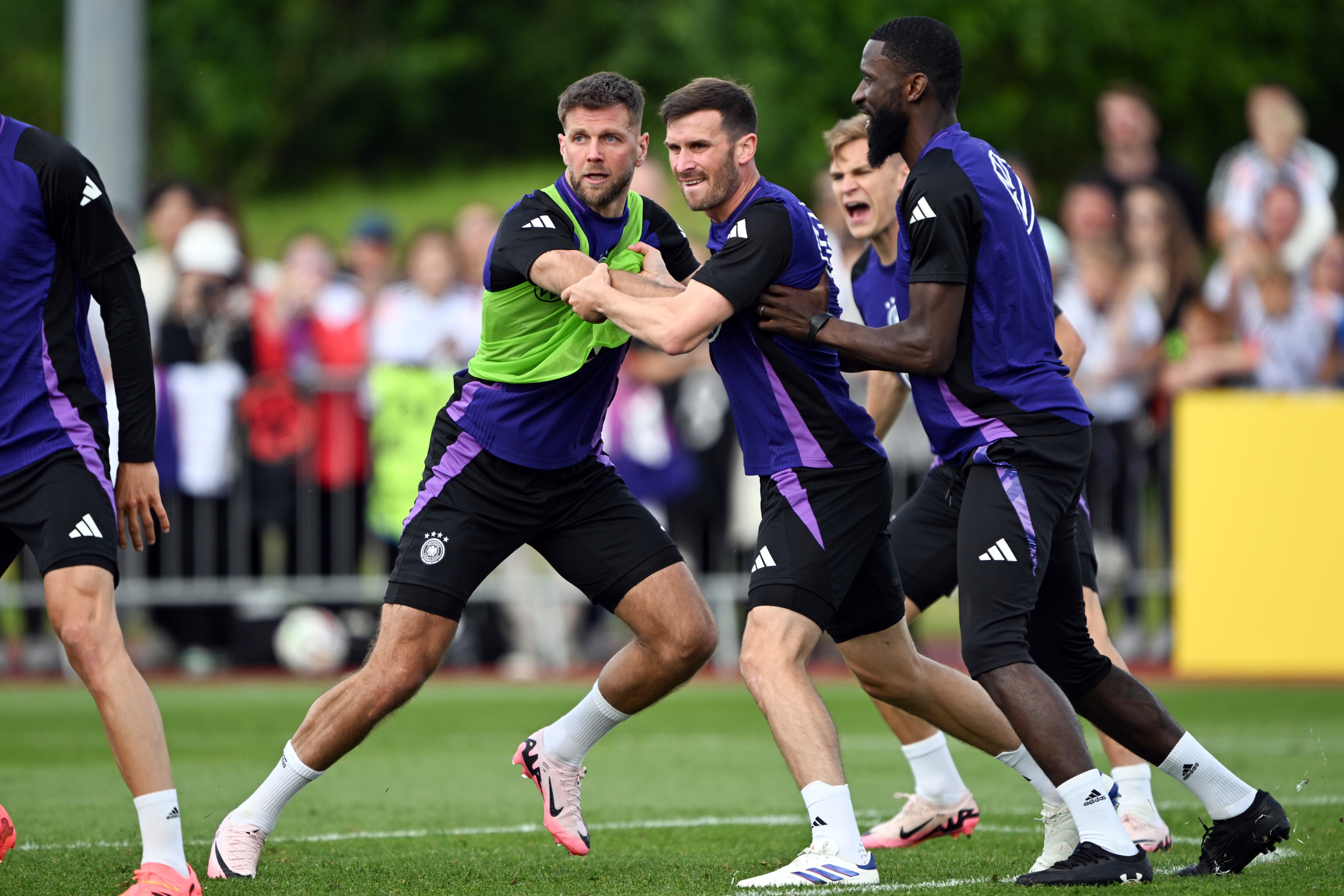 Rudiger y Fullkrug, durante un ejercicio del entrenamiento de la Selección alemana