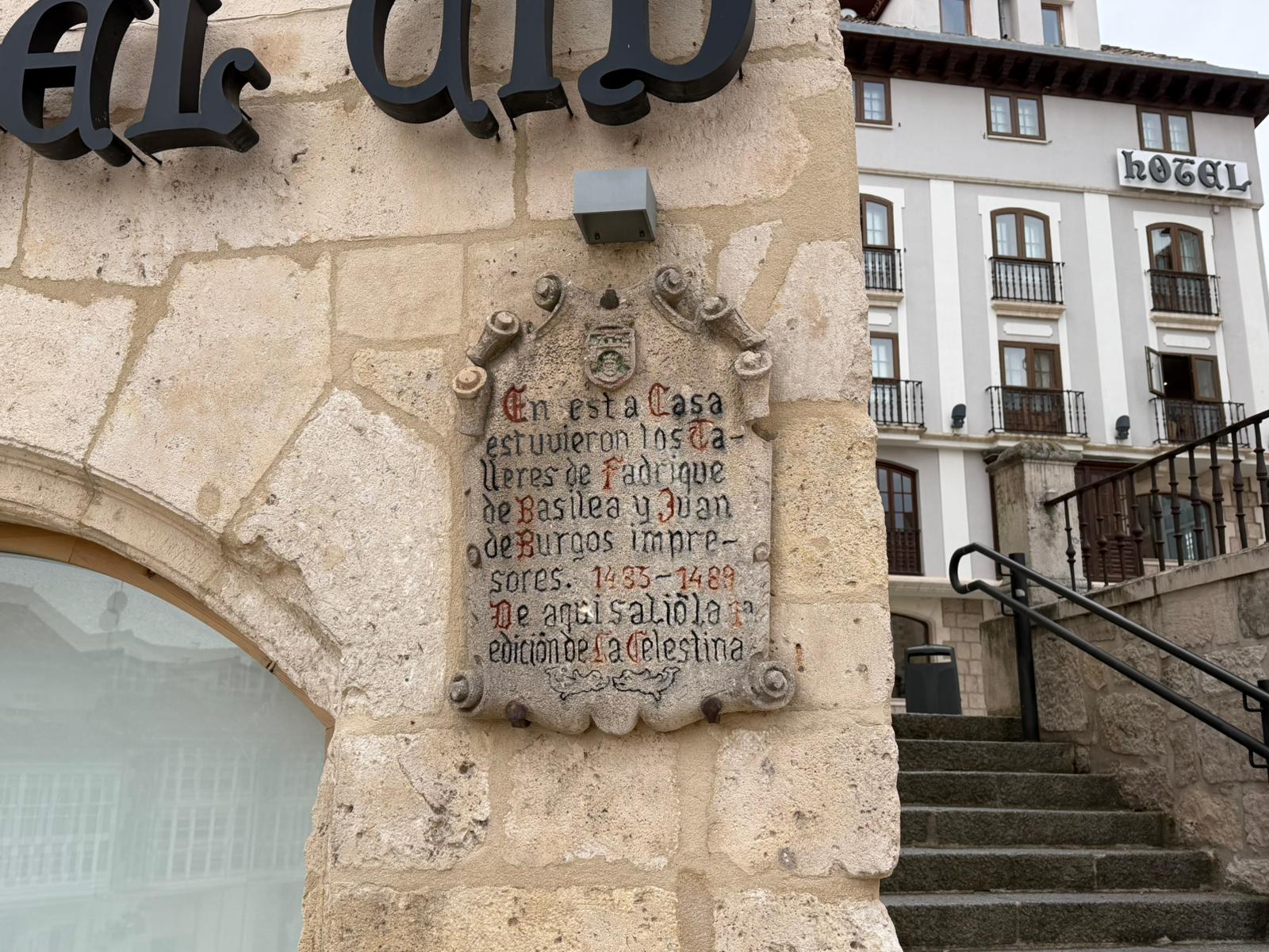 Placa de la imprenta situada en la Plazuela Felipe de Abajo