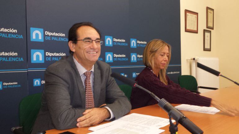 Sabino Herrero, Director provincial de Educación y Carmen Fernández, Diputada de Cultura.