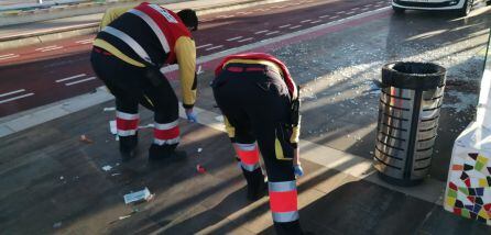 Efectivos sanitarios actuando en el accidente