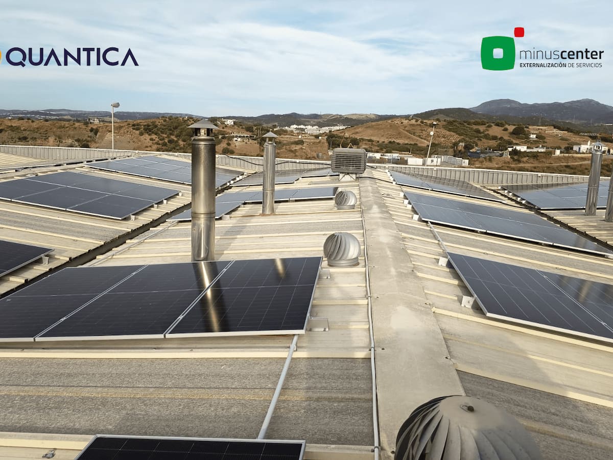 Minuscenter y Quantica estrenan planta solar en Málaga: cuando inclusión y sostenibilidad unen fuerzas