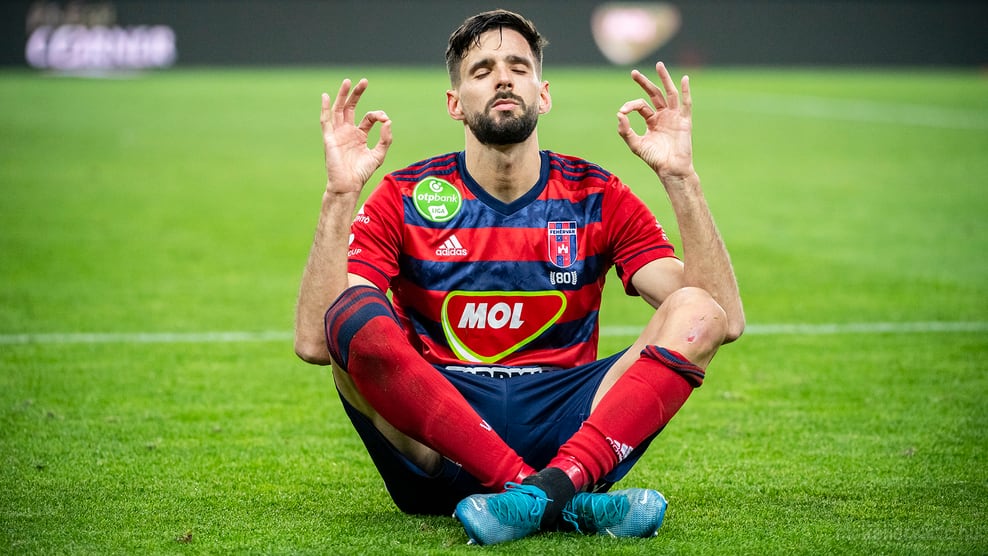 Kenan Kodro, celebrando un gol con el MOL Fehérvár FC